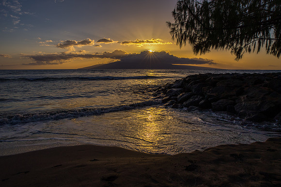 11.9 MB, 5184 x 3456: Light reflecting off the Maui surf while the sun sets.