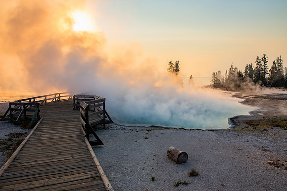 13.8 MB, 5184 x 3456: Walkway heading to a steaming fumaroles or thermo