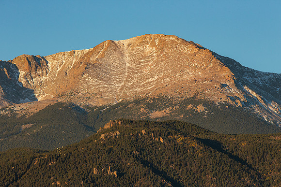 20.6 MB, 5184 x 3456: Snow dusts the summit of Pikes Peak