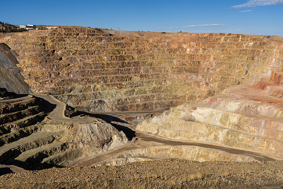 38.0 MB, 7000 x 4667: Open Pit Gold Mine