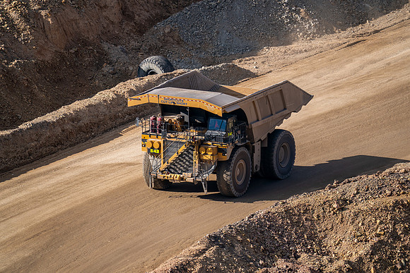 22.7 MB, 5709 x 3806: Empty Large Yellow Dump Truck