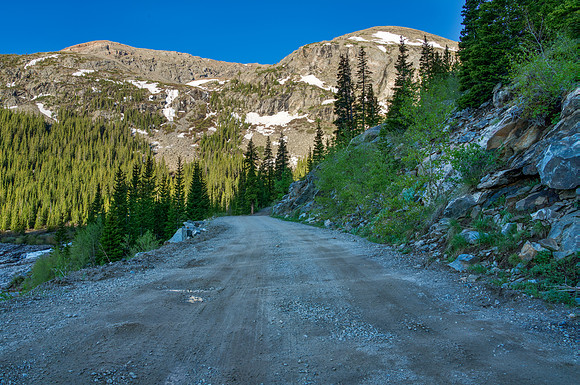 20.4 MB, 5000 x 3321: Gravel and Dirt Road Leading to Mountain